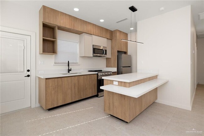 Building Photo - 19 S 25th St