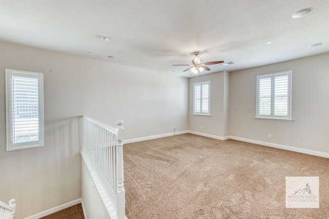 Building Photo - Beautiful 4 bedroom home on the Golf Course!