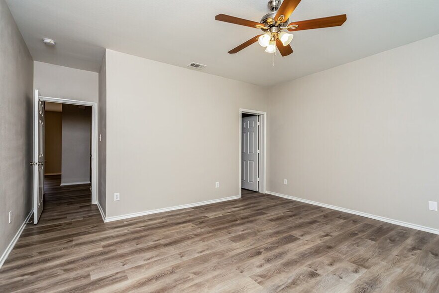 Building Photo - 1707 White Mountain Wy