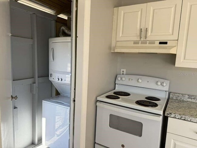 Building Photo - 5793 Oleander Dr