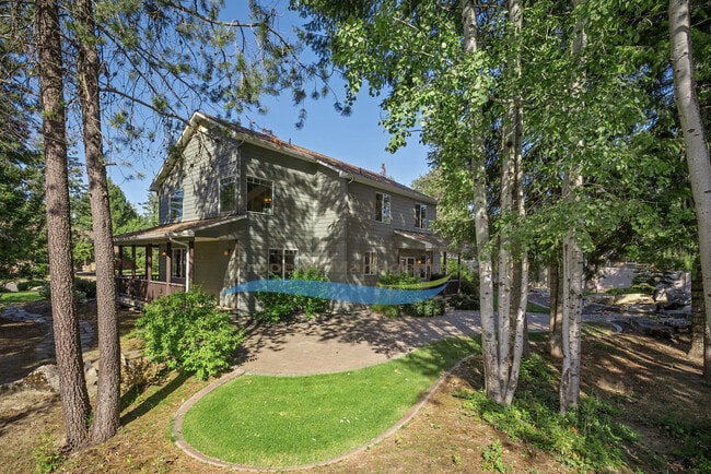 Building Photo - Beautiful Craftsman Home with Amazing Back...
