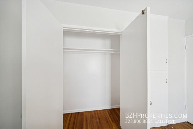 Building Photo - 7571 Willoughby Ave