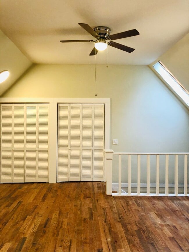 Building Photo - Plum Street-3 bedroom/2 bath home with large rocking chair front porch!