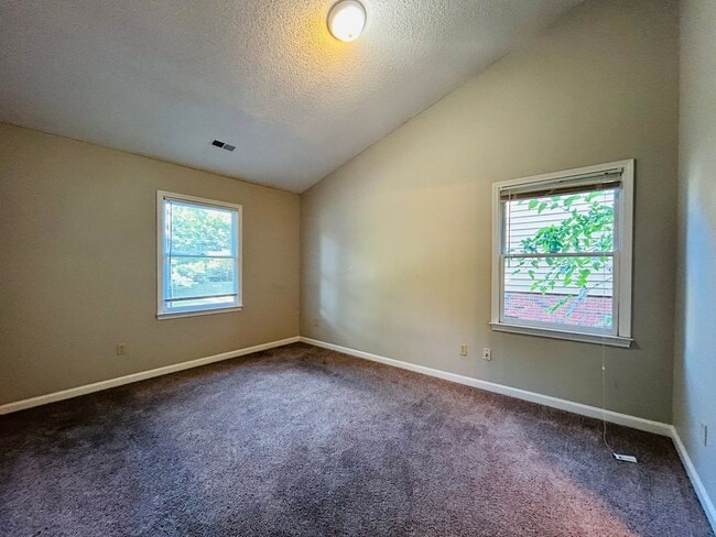 Building Photo - Lovely 3 bedroom, 2.5 bathroom 2-story hom...