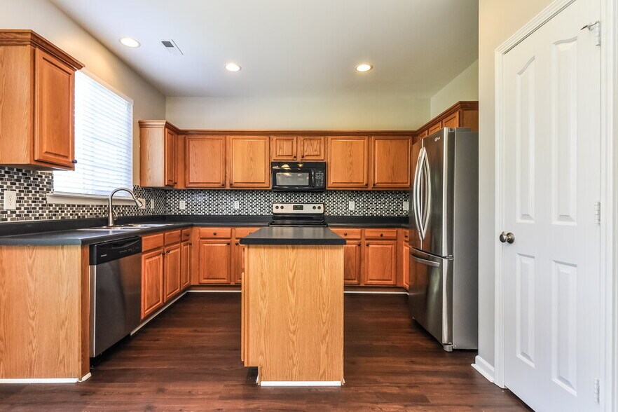 Building Photo - 8904 Elizabeth Bennet Pl