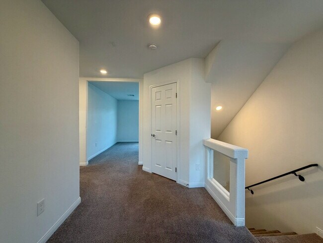 Building Photo - BEAUTIFUL 5 BED 3.5 BATH 3-STORY SINGLE FAMILY HOME WITH 2-CAR GARAGE, SUPER-SIZED LOFT & LOW-MAI...