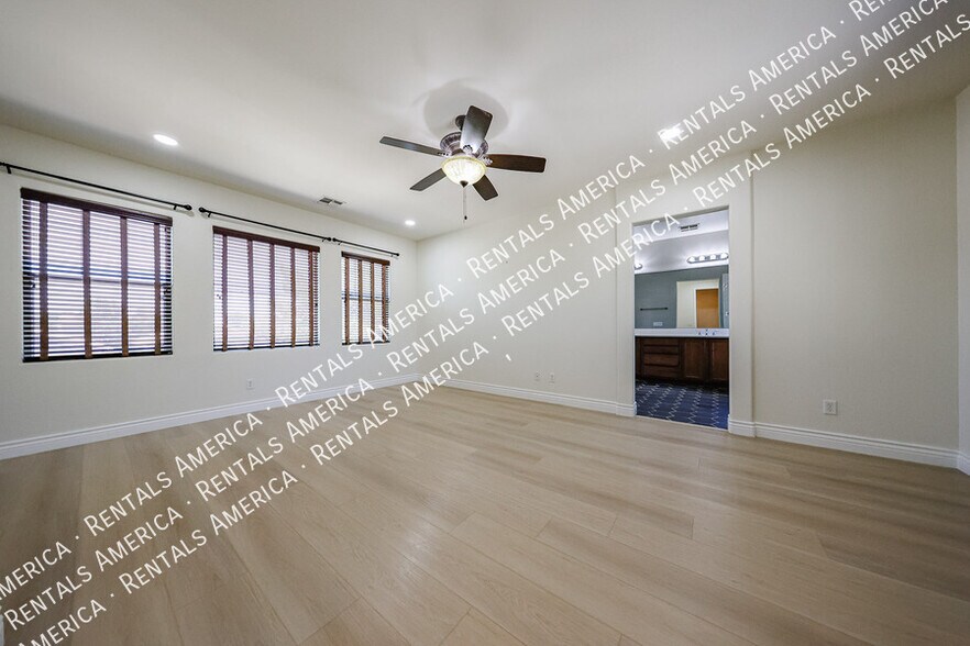Building Photo - 1081 N Mason Dr