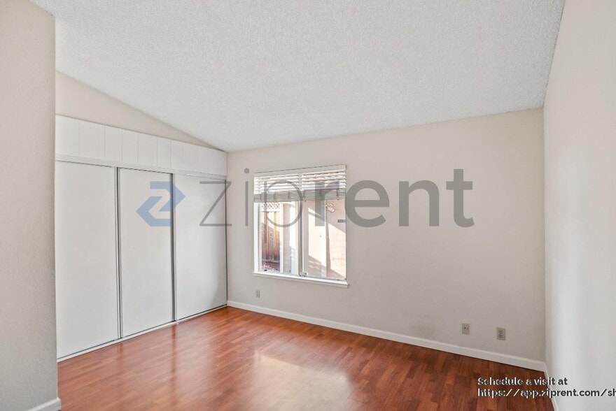 Building Photo - 1618 Seacreek Way