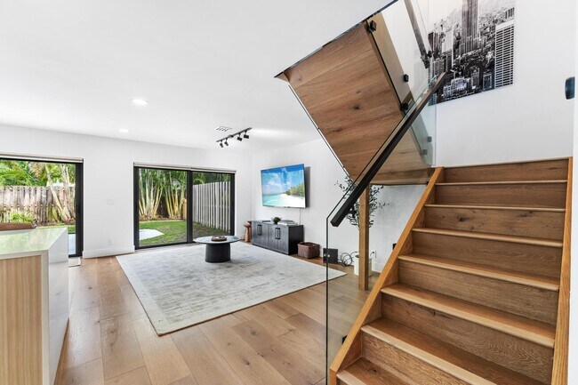 Building Photo - 541 N Ocean Blvd