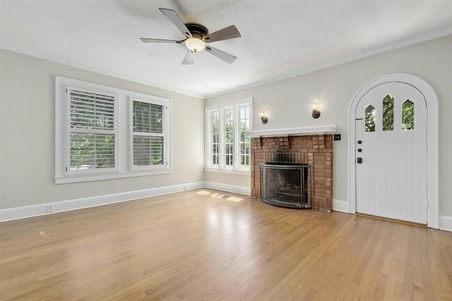 Building Photo - 1606 Travis Heights Blvd