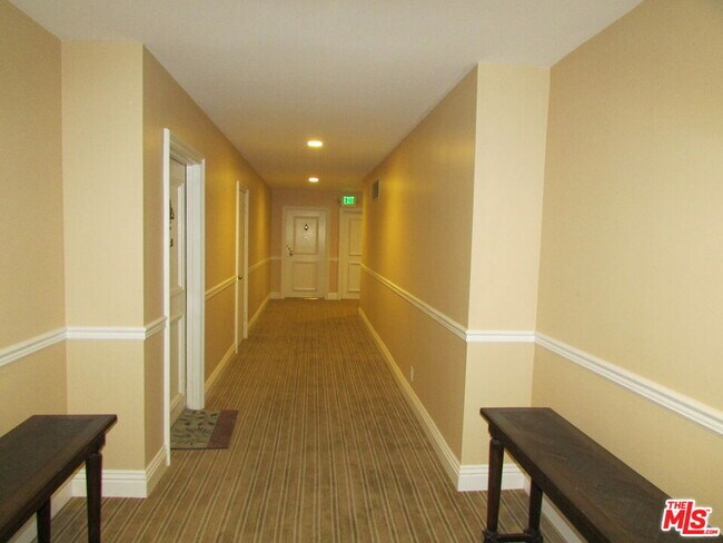 Building Photo - 10645 Wilshire Blvd