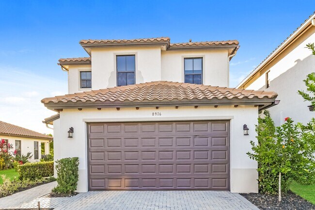 Primary Photo - Annual rental - 3 bedroom / 2.5 bath - Fully furnished