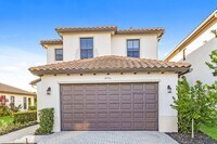Building Photo - Annual rental - 3 bedroom / 2.5 bath - Fully furnished