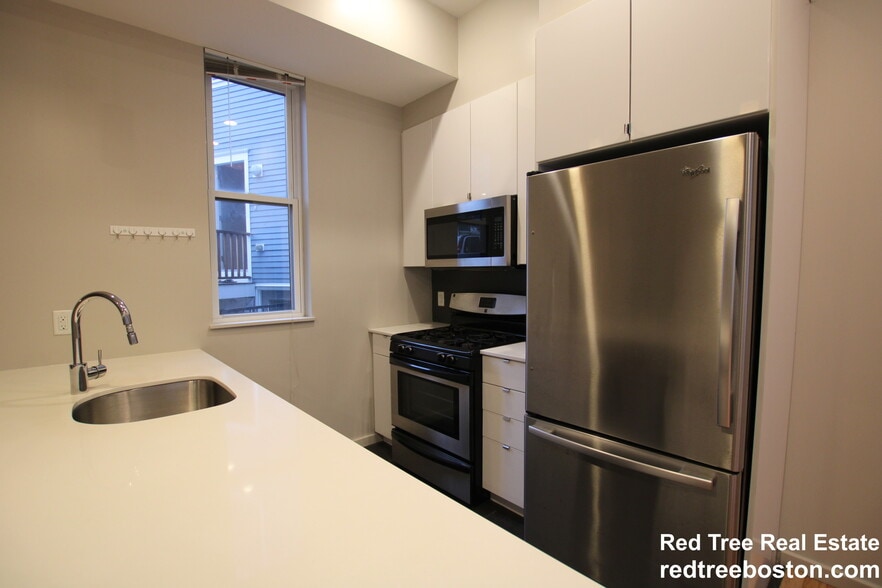 Building Photo - 55 Glenville Ave