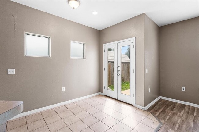 Building Photo - 7502 Lazy Creek Dr
