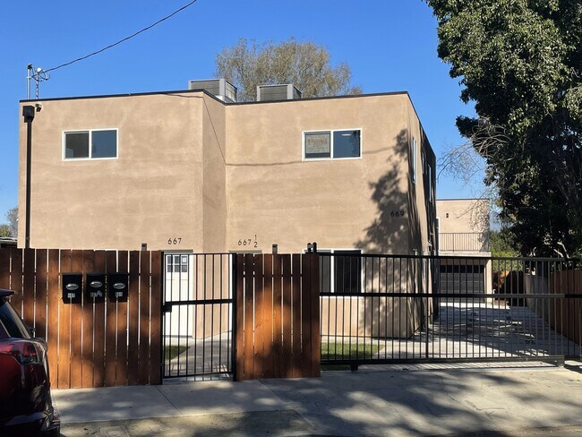 Building Photo - 667 Echandia St