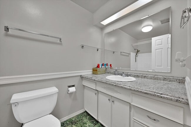 Building Photo - 7/1 Kent East Hill 4 bedroom rambler with ...