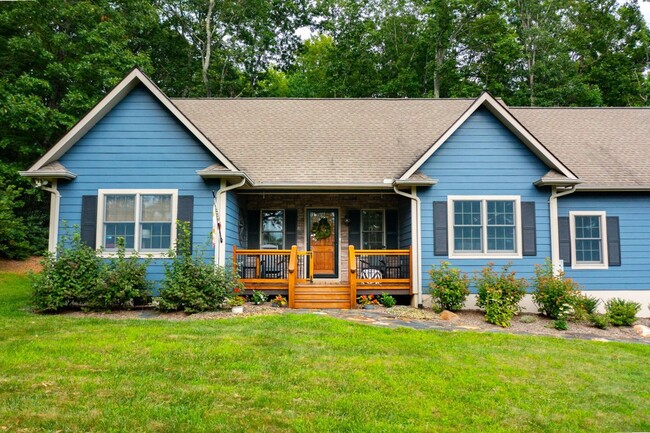 Primary Photo - Spacious Single-Level Family Home