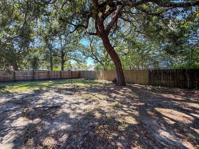 Building Photo - 3 Bedroom 2 Bath Home for Rent in Charter ...