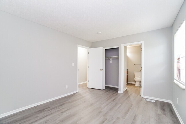 Building Photo - Charming 3 Bedroom Home