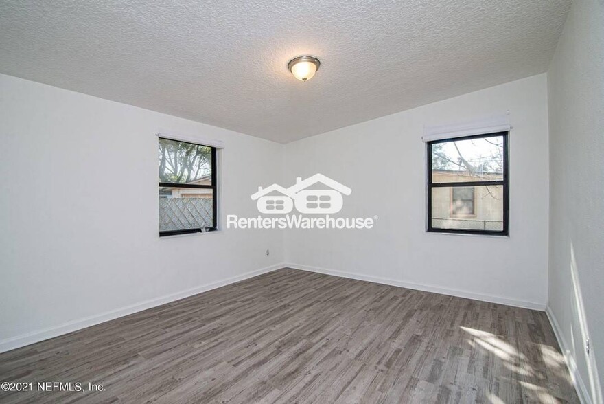 Building Photo - 4611 Marlboro Cir E