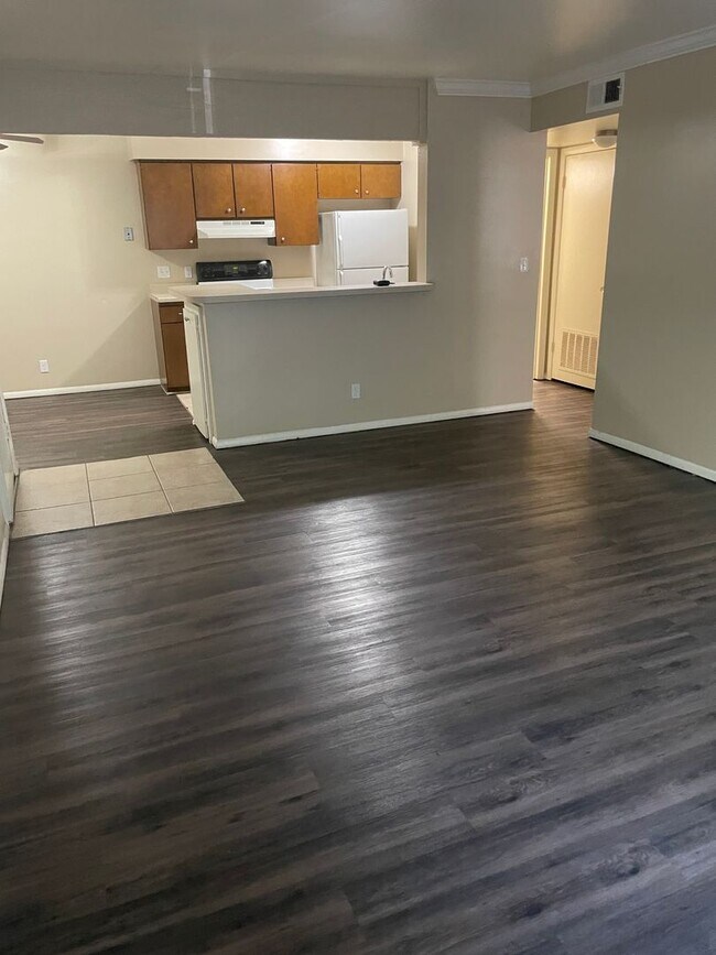 Building Photo - 5923 E 33rd Ct