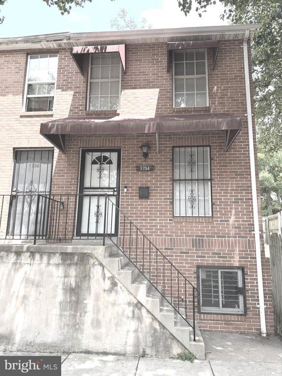 Building Photo - 1754 Abbotston St