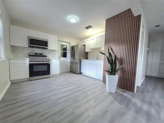 Building Photo - 618 Aurora St