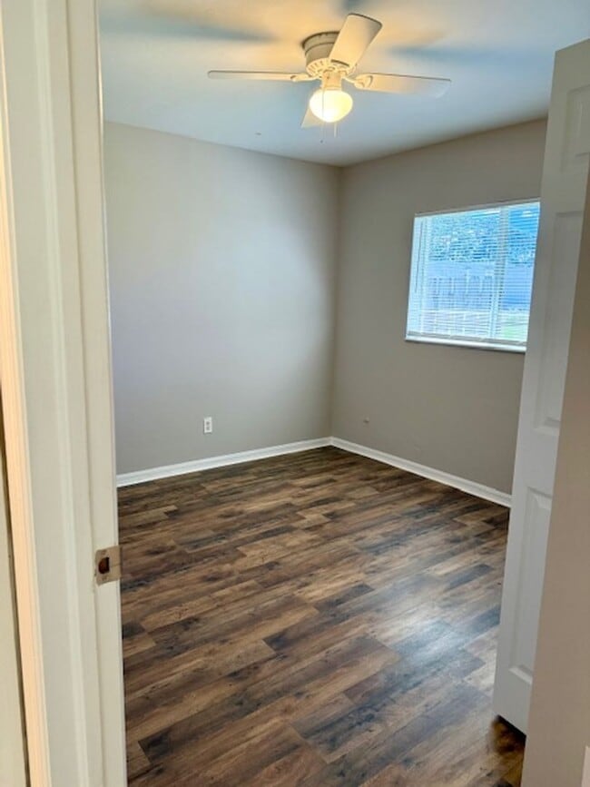 Building Photo - 18-Month Lease at $1,425 / 12-Month Lease ...