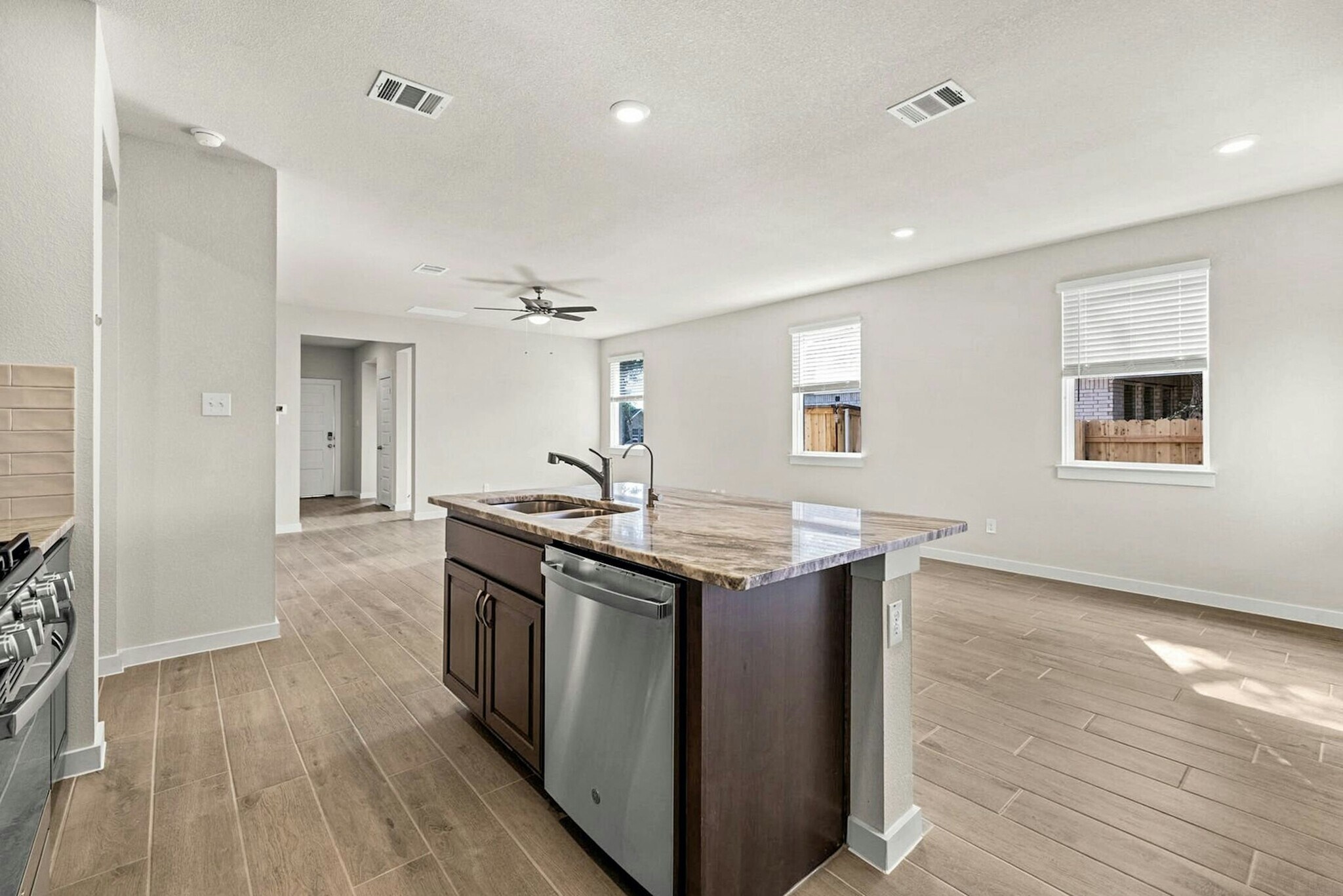 Building Photo - 2725 Stone Branch Dr