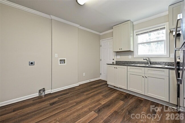 Building Photo - 302 E Hudson St