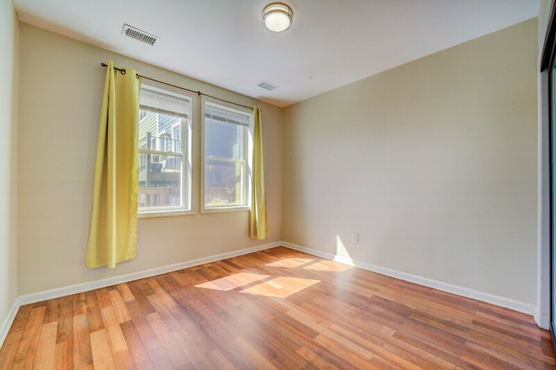Building Photo - 303 Seaton Pl NE