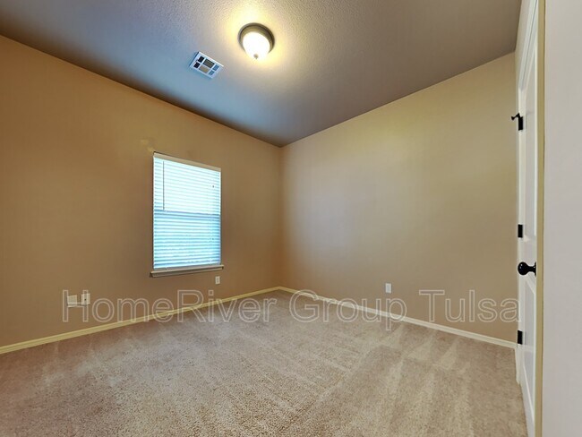 Building Photo - 8624 East 136th St S