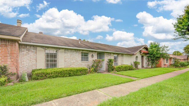 Building Photo - 12803 High Star Dr