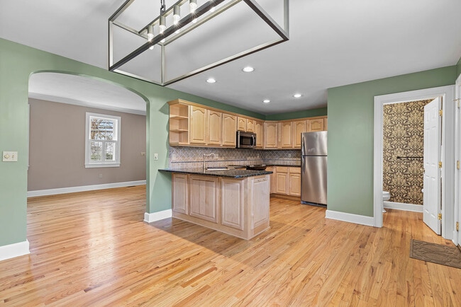 Building Photo - 44 Jordan St