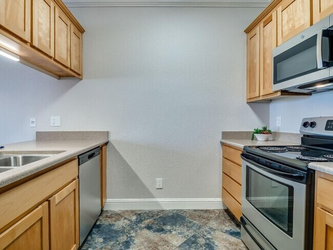 Building Photo - Upgraded 1BR Condo with Balcony & In-Unit Laundry in Downtown Gilroy