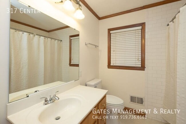 Building Photo - 317 Center St