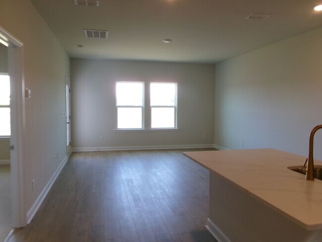 Building Photo - 3 bedroom, 3 bath townhome in Blue Heron Retreat