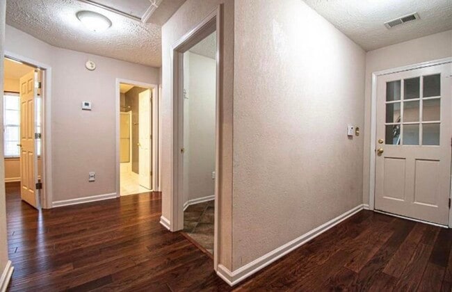 Building Photo - 126 Cottonwood Dr