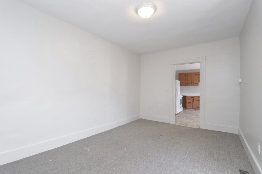 Living Room - 32 Parker St