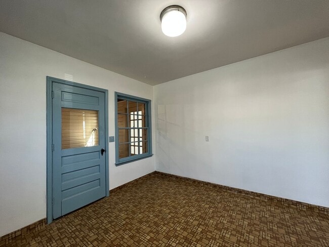 Building Photo - Adorable 2 bedroom 1 bath home in Tulsa.