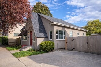 Building Photo - 309 W McLoughlin Blvd