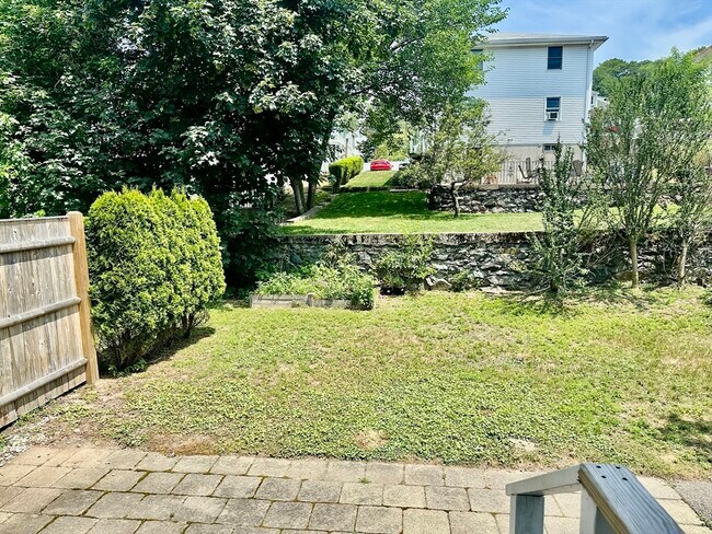 Building Photo - 183 Summer St