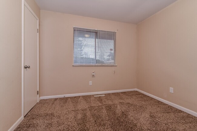 Building Photo - 5414 E 40th St