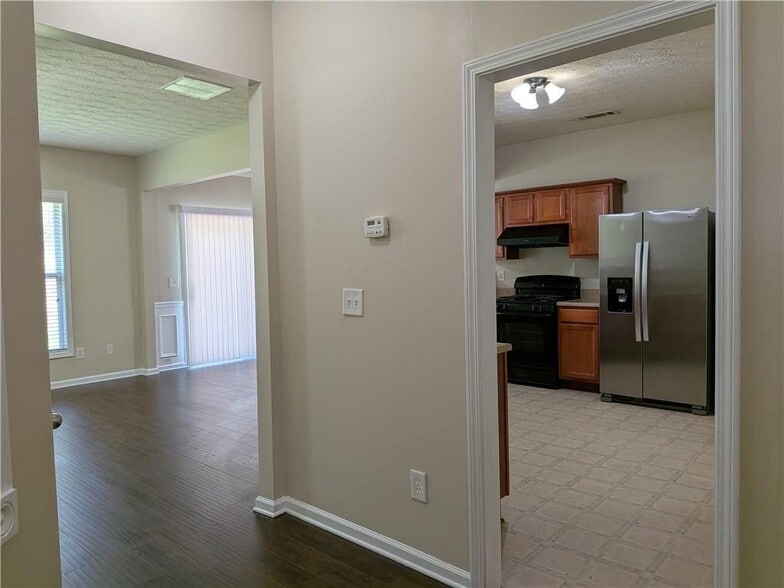 Building Photo - 4624 Windale Dr NW