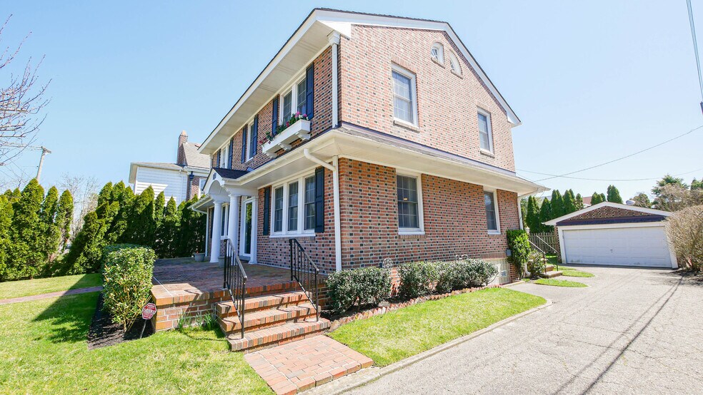 Building Photo - 6104 Ventnor Ave