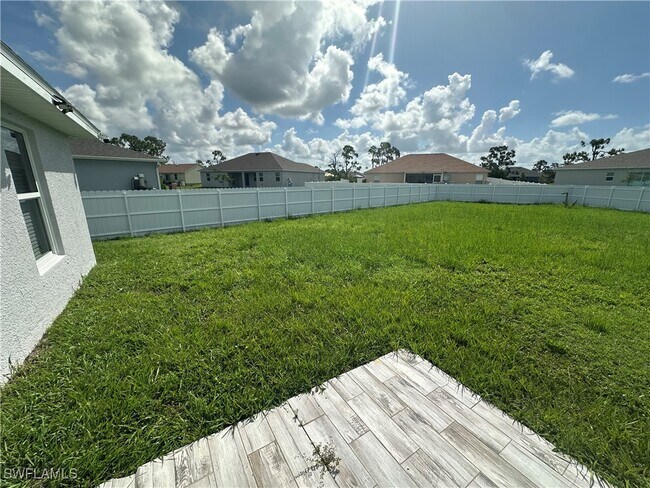 Building Photo - 1518 NE 43rd Ln