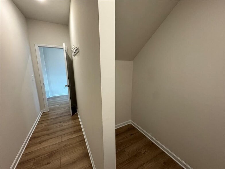 Building Photo - 1129 Georgian Point Dr