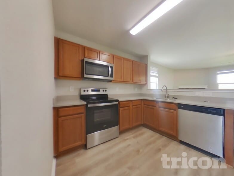 Building Photo - 16661 Woodside Dr