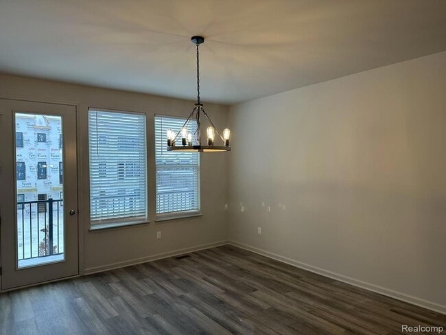 Building Photo - 2151 Park Dr